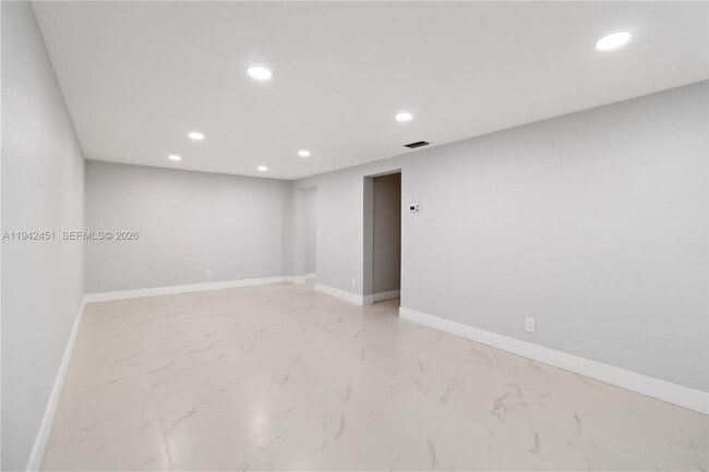 Building Photo - 7144 Southgate Blvd