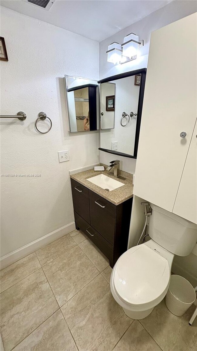 Building Photo - 535 Saxony Dr