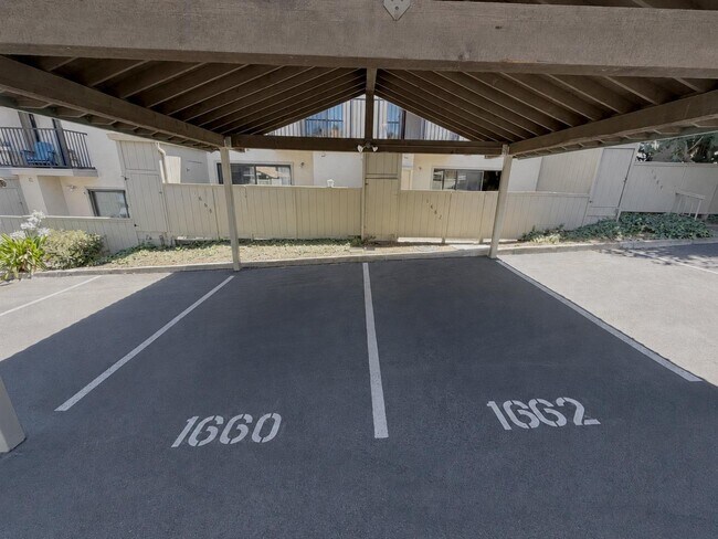 Building Photo - 1662 Parkside Dr