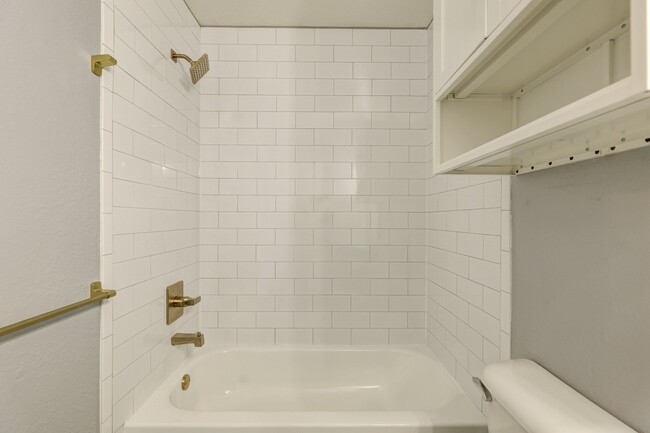 Building Photo - 312 SW 40th St