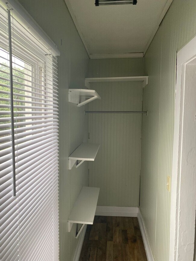 Building Photo - 238 S Maple St