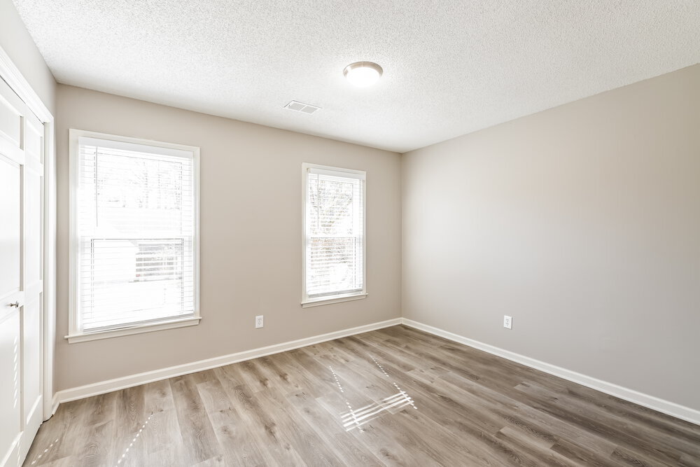 Building Photo - 4220 Pineset Dr