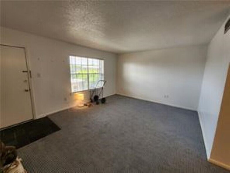 Building Photo - 2708 Whitney Pl