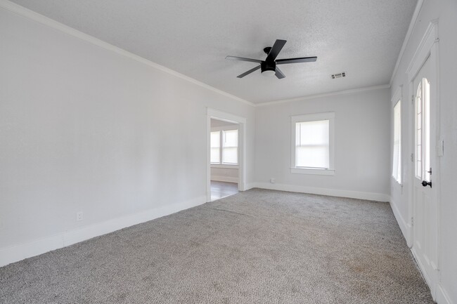 Building Photo - 1528 N Beard Ave