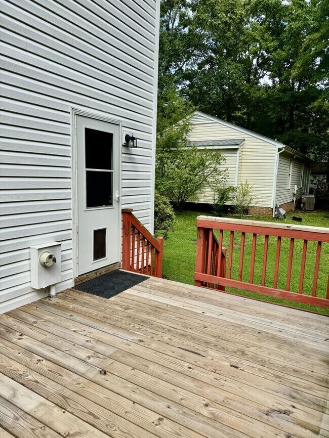 Building Photo - Charming 4-Bedroom, 2-Bathroom Cape Cod located in the highly sought-after Midlothian area of Che...