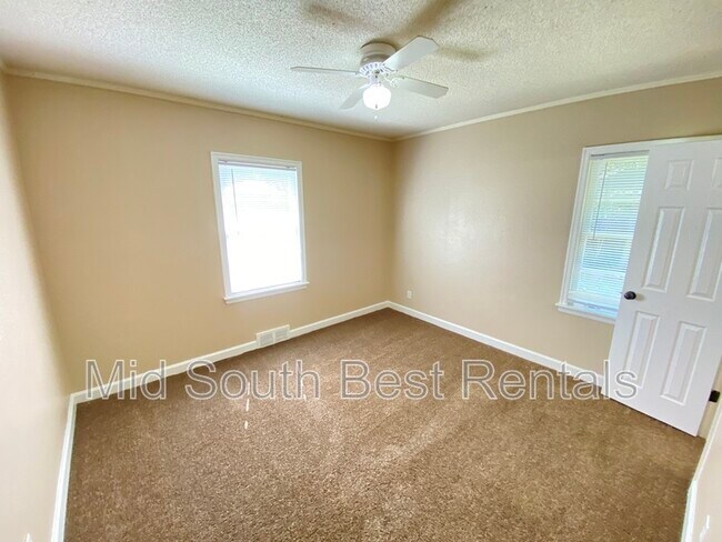 Building Photo - 1882 Driftwood Ave