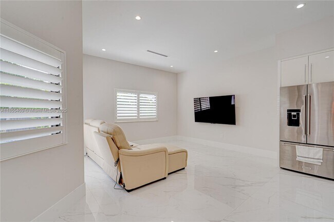 Building Photo - 2521 SW 105th Ave