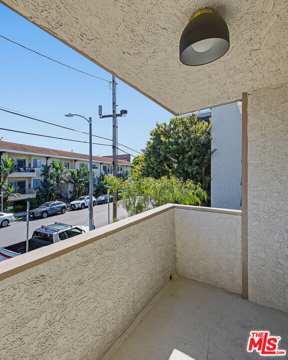 Building Photo - 1352 S Carmelina Ave