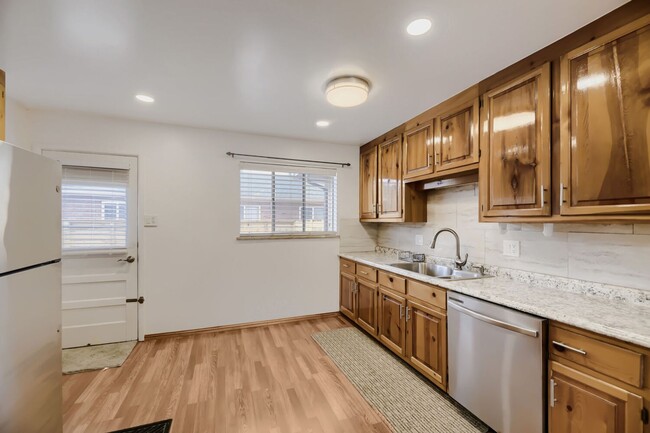 Building Photo - Cozy 2 bed/1 bath near Wash Park! Available NOW!
