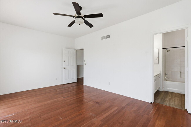 Building Photo - 1026 W Libra Dr