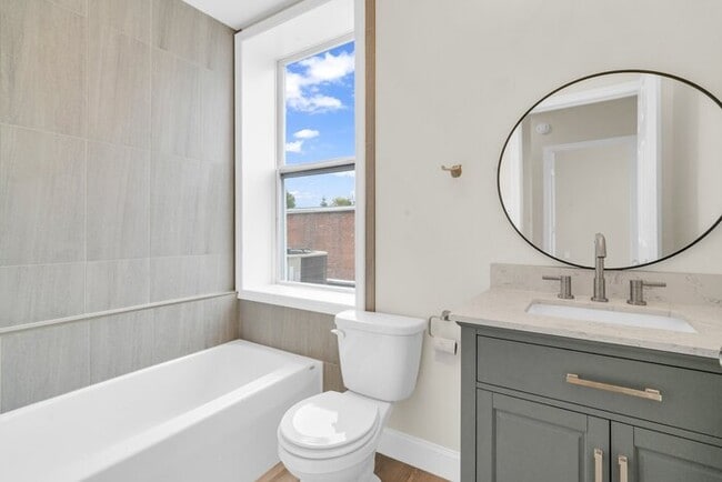 Building Photo - 18 N Main St