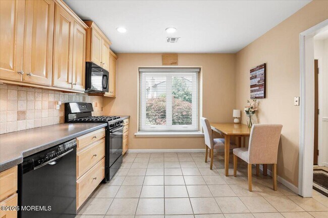 Building Photo - 185 Pear Dr
