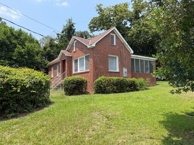Building Photo - r2331a