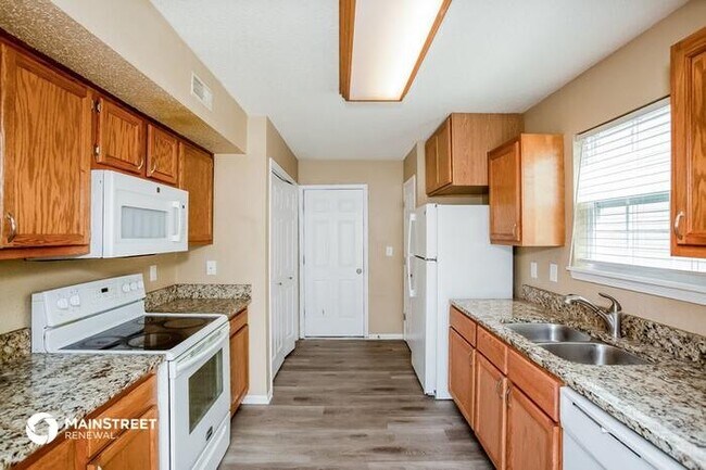 Building Photo - 10305 Cadogan Dr, Indianapolis, IN 46236