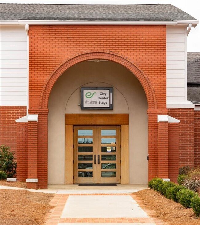 Building Photo - 9040 Main St