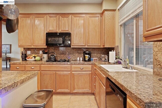 Building Photo - 549 Glenbriar Cir