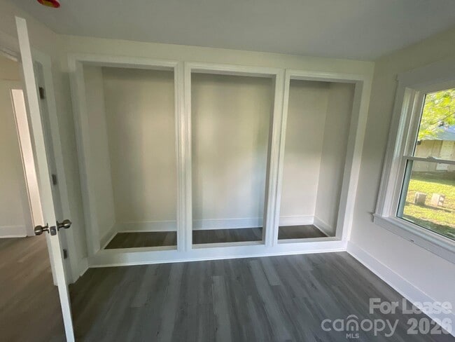 Building Photo - 649 Arch Dr
