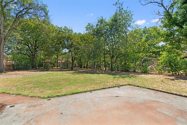 Building Photo - 325 Heartwood Dr