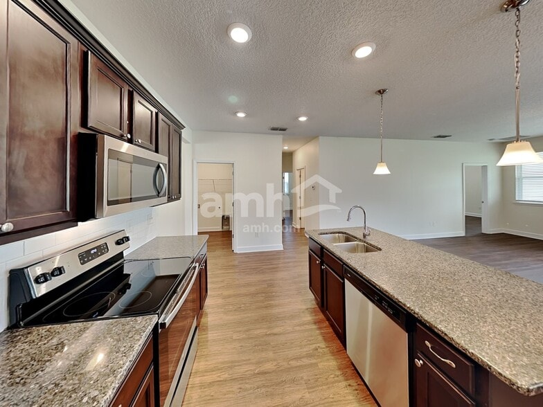 Building Photo - 3054 Creek Village Ln