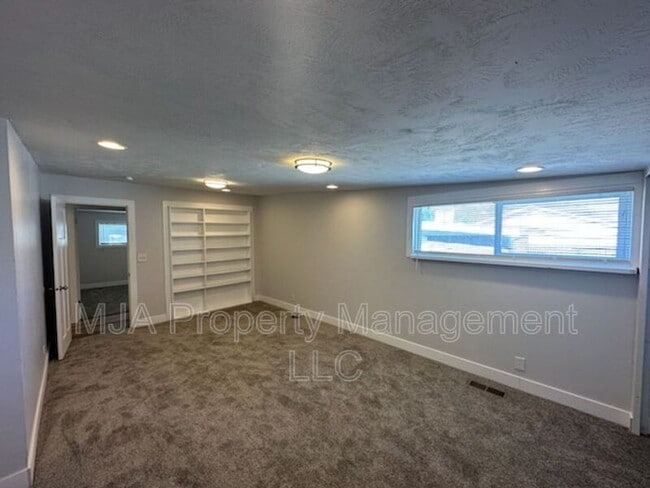 Building Photo - 2928 W Lehi Dr