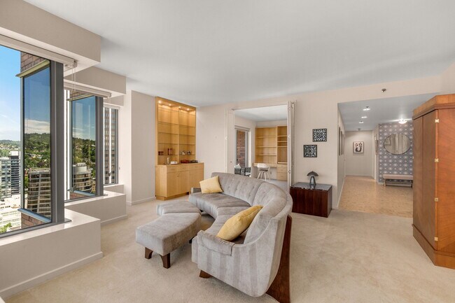 Building Photo - 1414 SW 3rd Ave