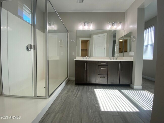 Building Photo - 21065 W Elm Way Ct