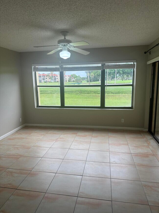 Building Photo - 4692 Lucerne Lakes Blvd