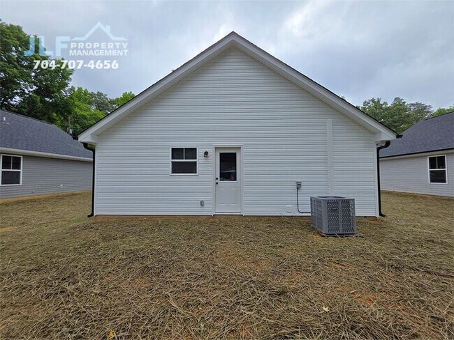 Building Photo - Brand New Construction 2 Bed/ 2 Bath Home in New London!