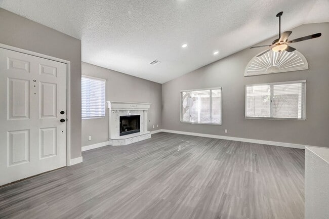 Building Photo - Fully Renovated Single Story 3bd/2bth Single Family Home