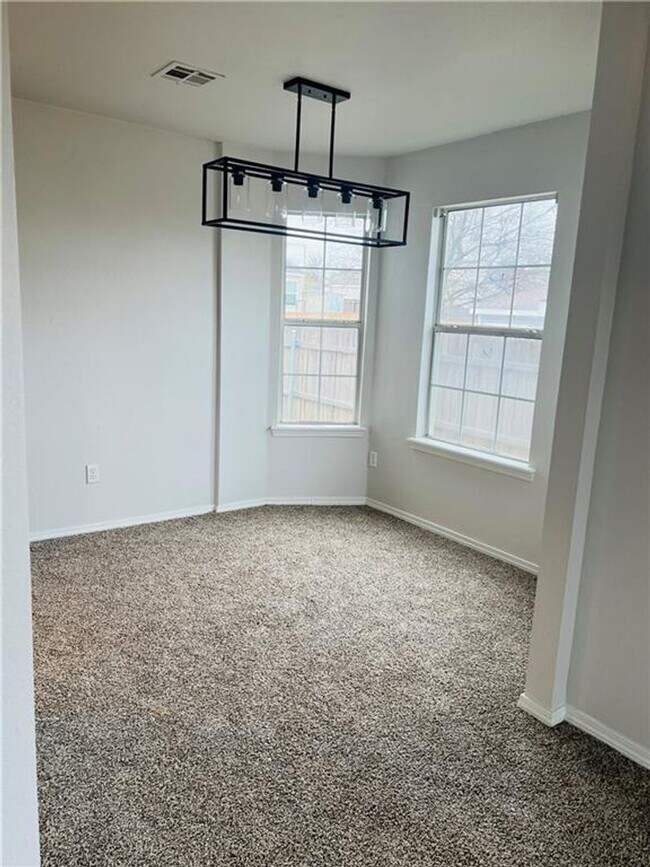 Building Photo - 3br 2ba home in the Shadowlake Subdivision!!