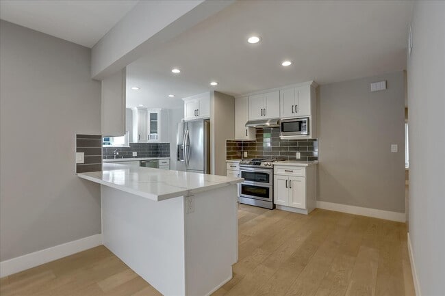 Building Photo - 406 Central Ave