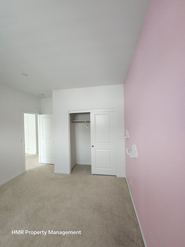 Building Photo - Beautiful two story 5 bedroom in ontario R...