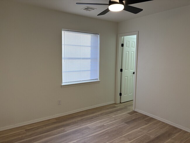 Building Photo - 522 W Highland St