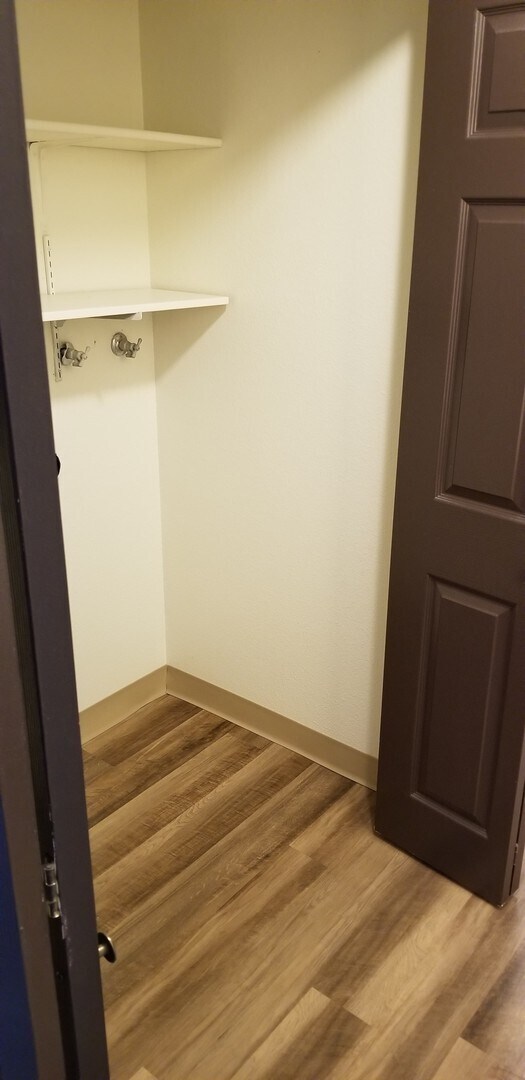 Building Photo - 757