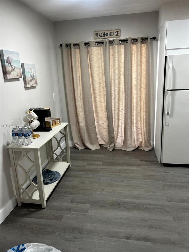 Building Photo - 2 bedroom in Dania Beach FL 33004