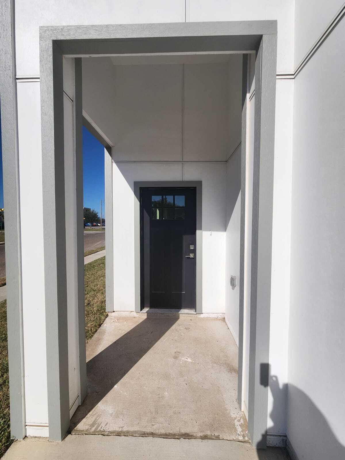 Building Photo - 2716 Kerria Ave