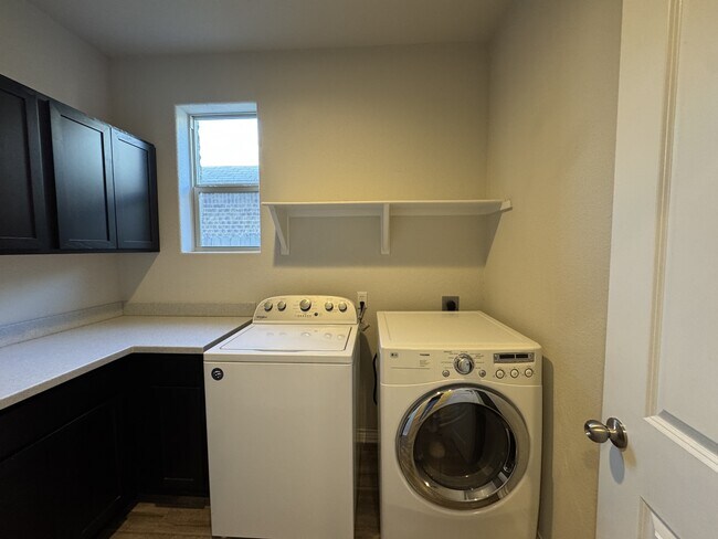 Building Photo - 8142 Luz de Luna St