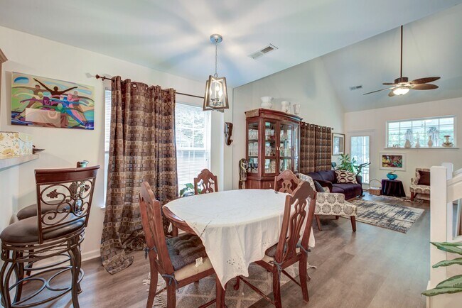 Building Photo - Easy Access to Everything North Charleston Has to Offer