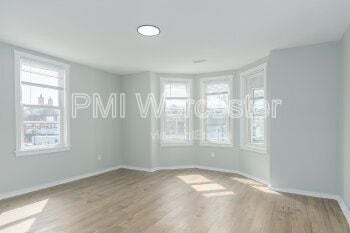 Building Photo - 8 Pond St