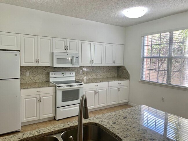 Building Photo - MOVE IN BY 9/15 AND GET $500 OFF YOUR FIRS...