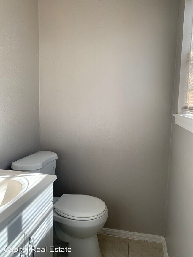 Building Photo - 3 br, 1.5 bath House - 1609 N. Christine Dr.