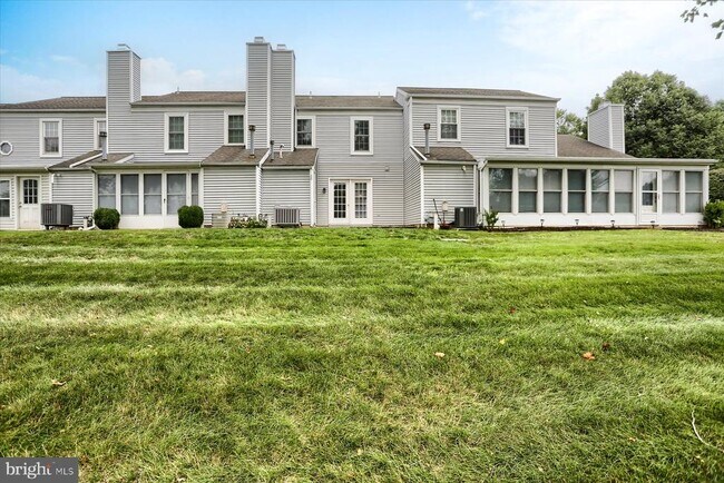 Building Photo - 730 Cambridge Ct
