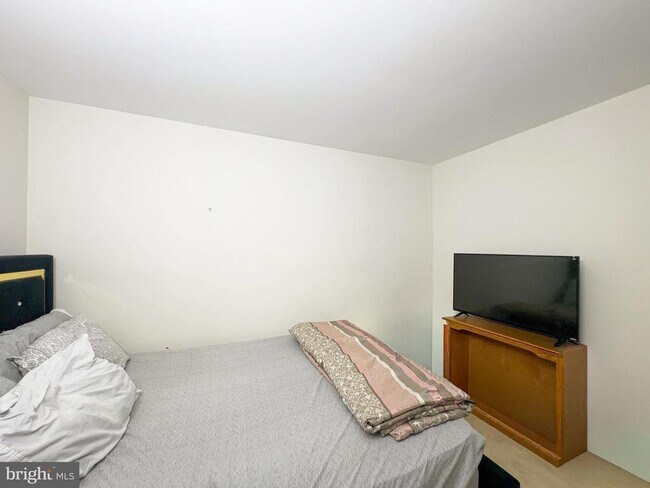 Building Photo - 13560 Lord Sterling Pl