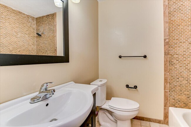 Building Photo - 230 Ronstadt Dr