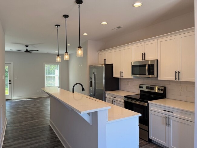 Building Photo - The Allure Townhomes Newer Rustburg Community