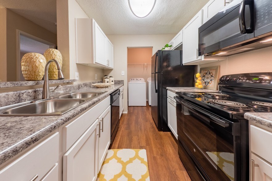 The 1800 at Barrett Lakes Apartments Kennesaw, GA