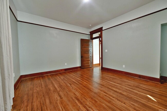Building Photo - 101 10th St