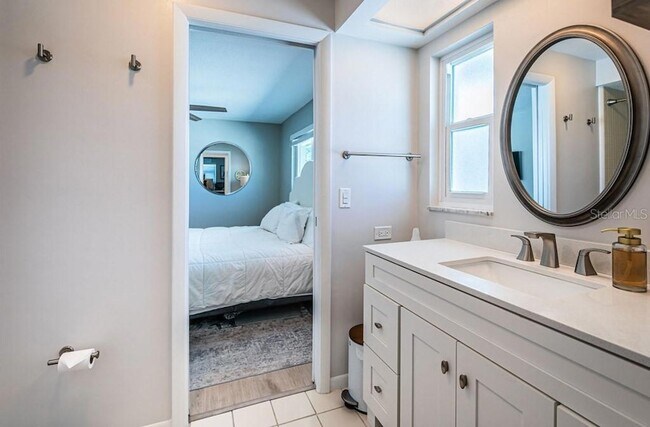 Building Photo - 2180 Dolphin Blvd S