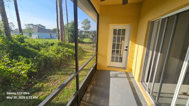 Building Photo - Fully Remodeled 3 Bedroom, 2 Bath Duplex w...