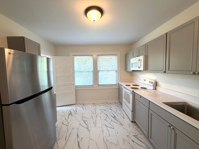 Building Photo - Swannanoa - Newly Renovated Beacon Village Cottage